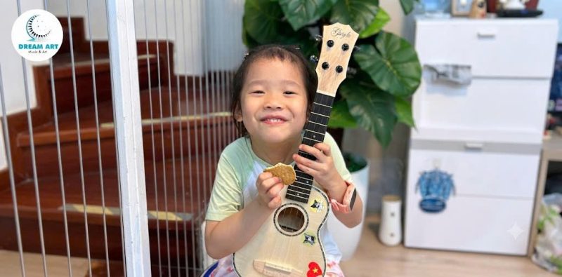 Lớp Ukulele Cho Bé Tại Hà Nội Từ 5 Tuổi - Học Ukulele Thiếu Nhi Cùng Dream Art